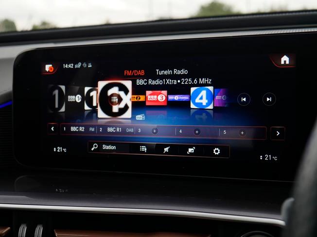 MERCEDES-BENZ EQC Photo 22