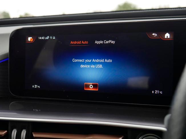 MERCEDES-BENZ EQC Photo 26