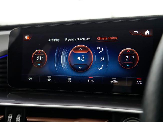 MERCEDES-BENZ EQC Photo 34