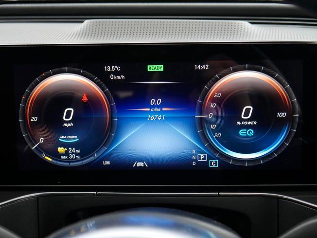 MERCEDES-BENZ EQC Photo 4