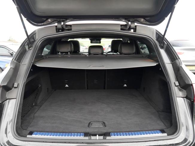 MERCEDES-BENZ EQC Photo 9
