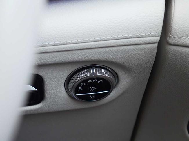 MERCEDES-BENZ Eqs Photo 14