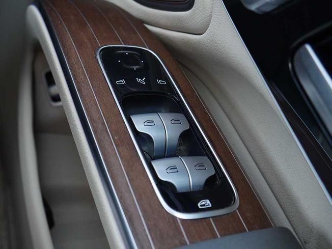 MERCEDES-BENZ Eqs Photo 17