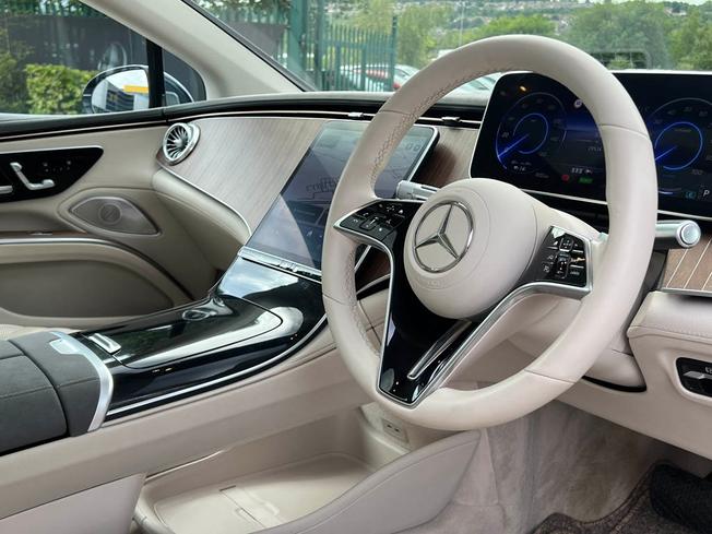 MERCEDES-BENZ Eqs Photo 23