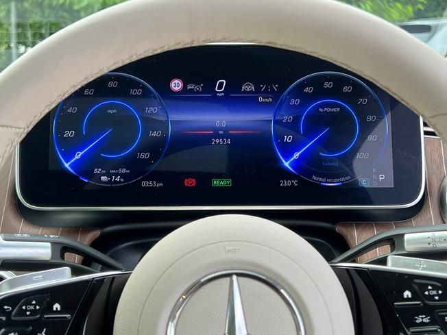 MERCEDES-BENZ Eqs Photo 24