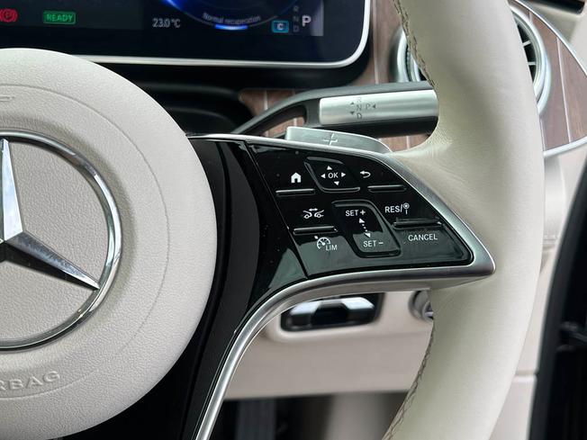 MERCEDES-BENZ Eqs Photo 25