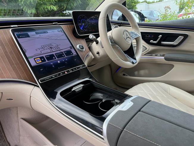 MERCEDES-BENZ Eqs Photo 3