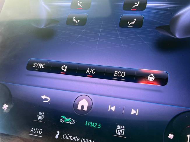 MERCEDES-BENZ Eqs Photo 35