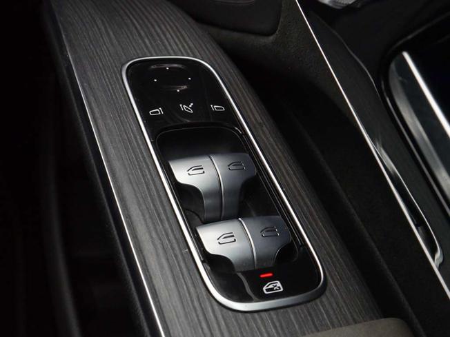 MERCEDES-BENZ Eqs Photo 16