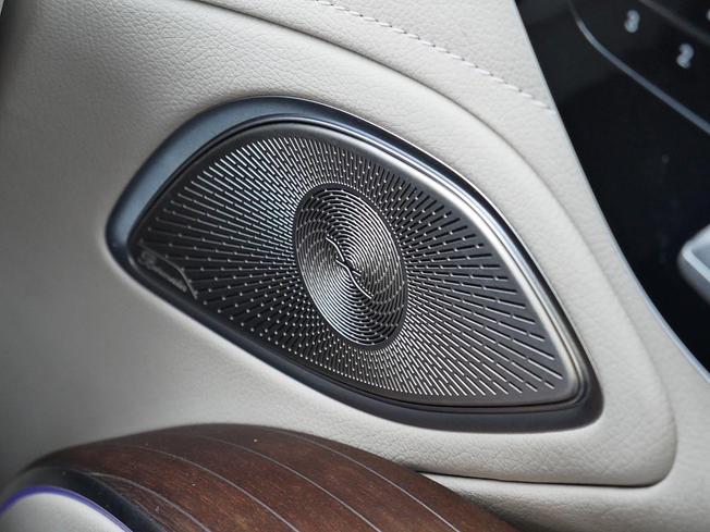 MERCEDES-BENZ Eqs Photo 15