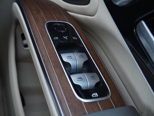 MERCEDES-BENZ Eqs Photo 17