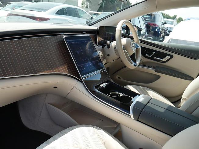 MERCEDES-BENZ Eqs Photo 3