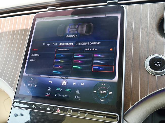 MERCEDES-BENZ Eqs Photo 30