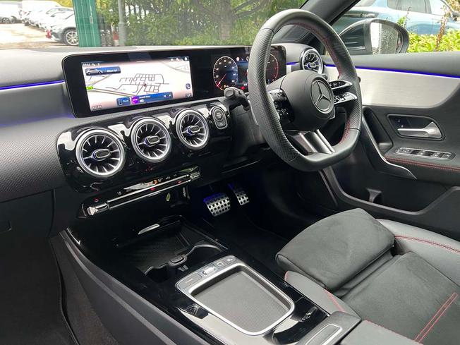 MERCEDES-BENZ A Class Photo 3