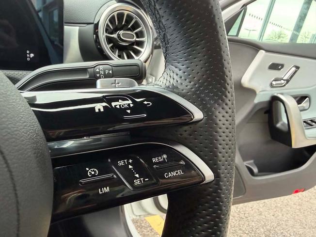 MERCEDES-BENZ A Class Photo 26