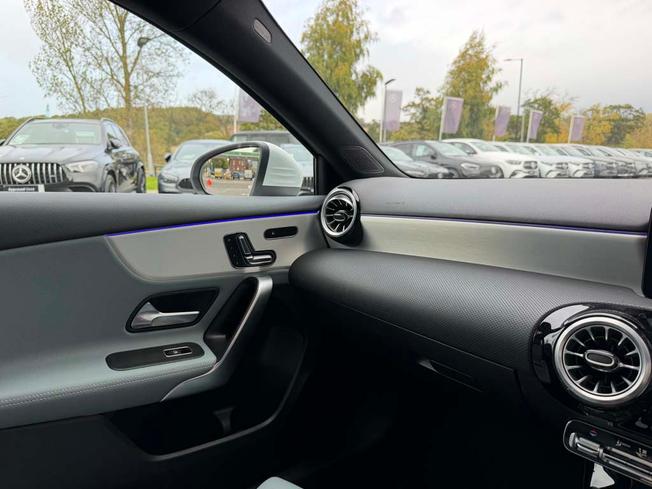 MERCEDES-BENZ A Class Photo 30