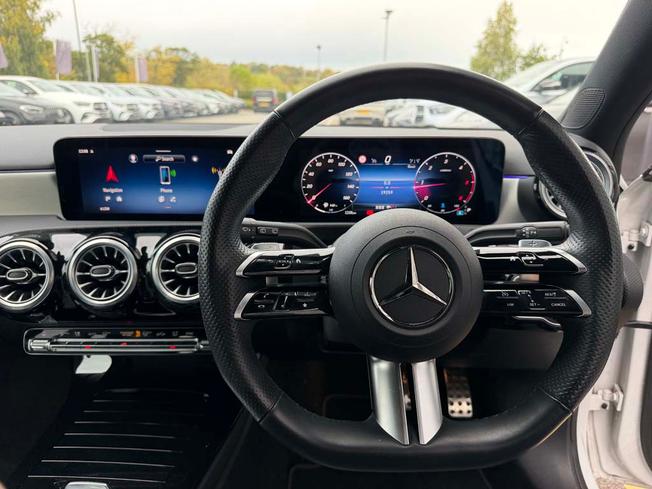 MERCEDES-BENZ A Class Photo 38