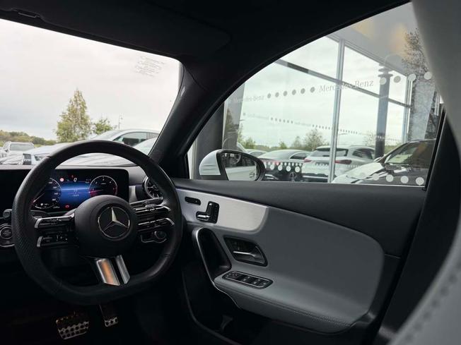 MERCEDES-BENZ A Class Photo 41