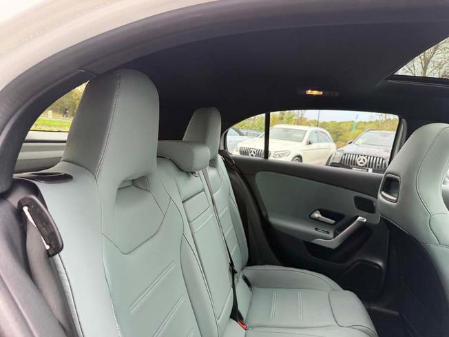 MERCEDES-BENZ A Class Photo 9