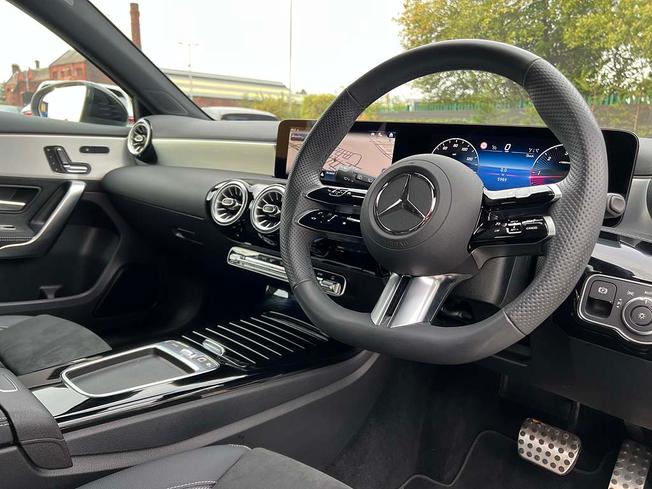 MERCEDES-BENZ A Class Photo 3