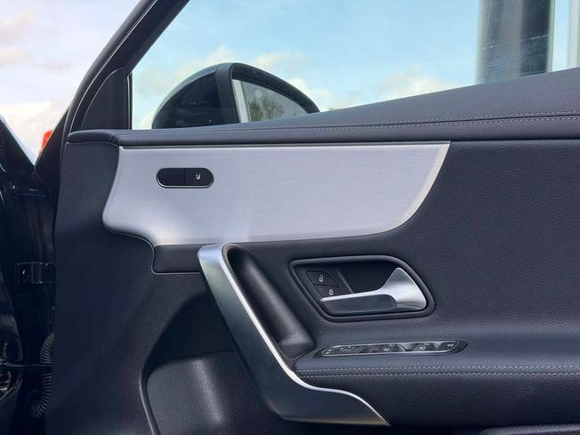 MERCEDES-BENZ A Class Photo 22