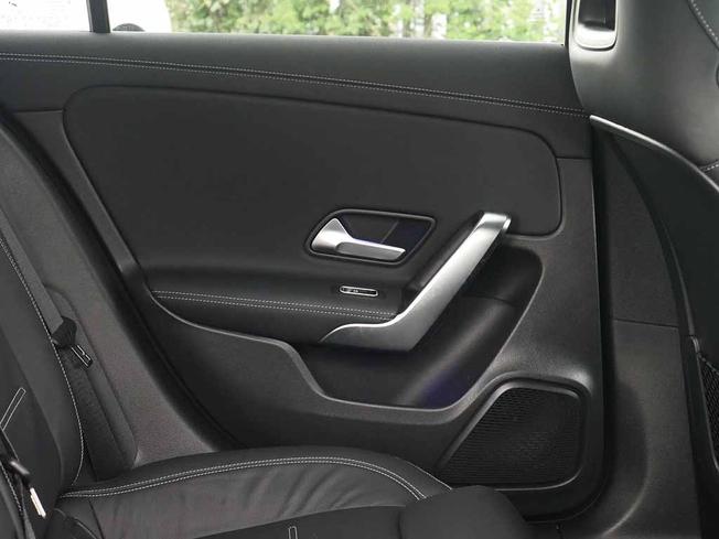 MERCEDES-BENZ A Class Photo 39