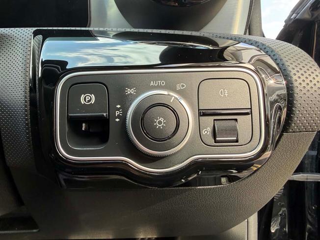 MERCEDES-BENZ A Class Photo 22