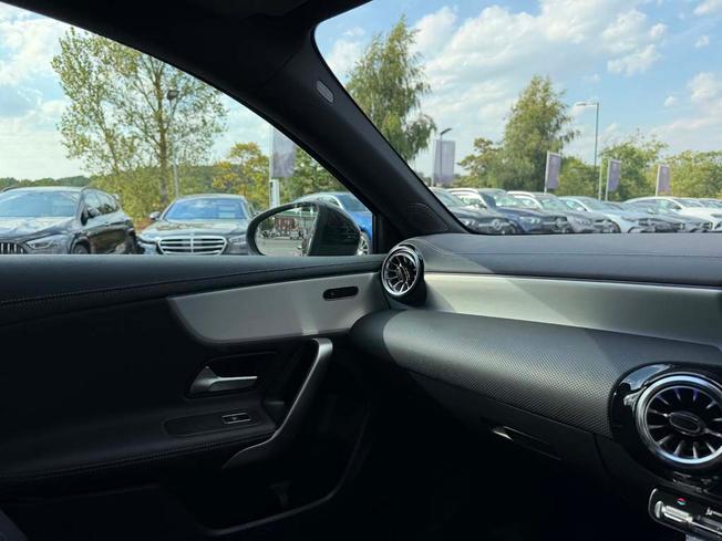 MERCEDES-BENZ A Class Photo 37