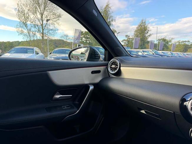 MERCEDES-BENZ A Class Photo 40