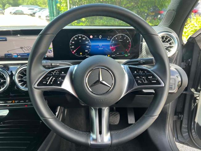 MERCEDES-BENZ A Class Photo 22