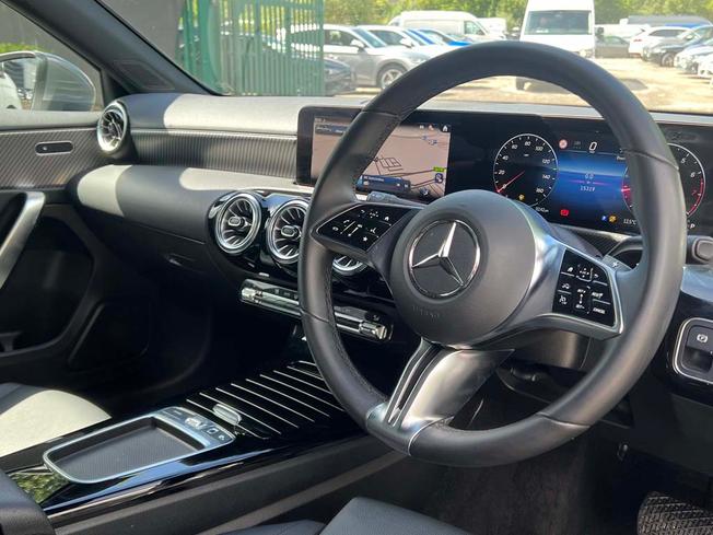 MERCEDES-BENZ A Class Photo 5