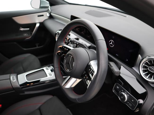 MERCEDES-BENZ A Class Photo 12
