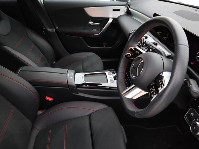 MERCEDES-BENZ A Class Photo 14