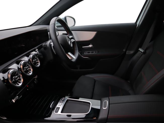 MERCEDES-BENZ A Class Photo 18