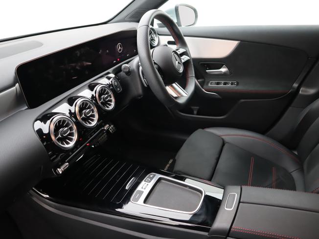 MERCEDES-BENZ A Class Photo 3