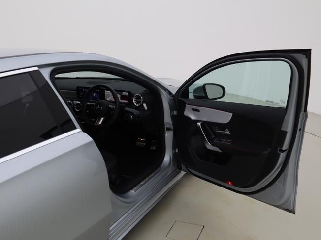 MERCEDES-BENZ A Class Photo 38