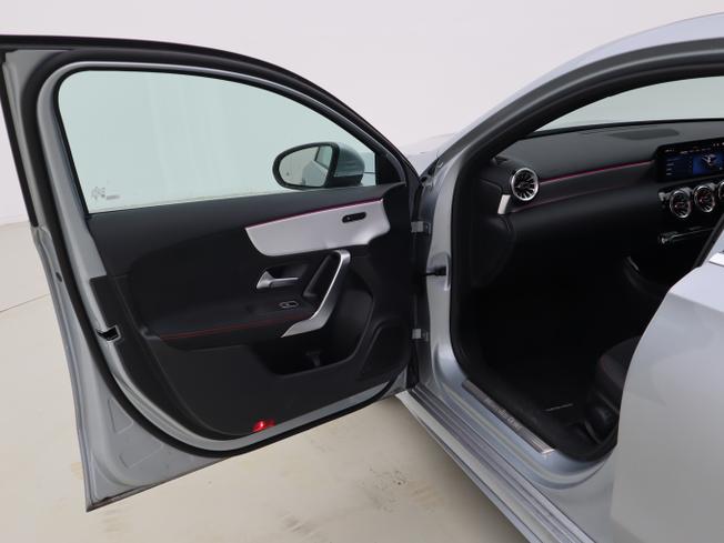 MERCEDES-BENZ A Class Photo 40