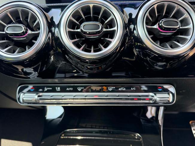 Mercedes-Benz A Class Photo 30