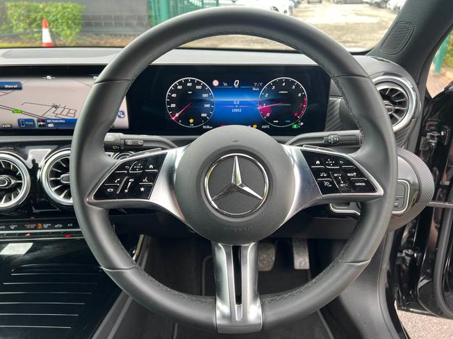 MERCEDES-BENZ A Class Photo 22