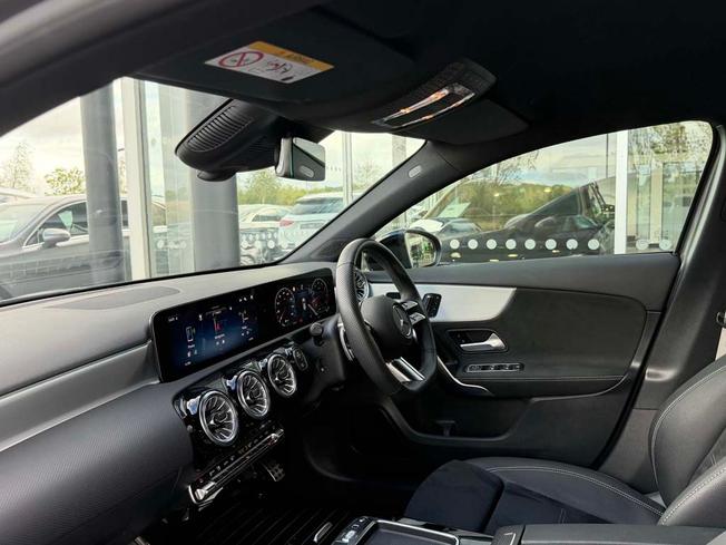 MERCEDES-BENZ A Class Photo 3