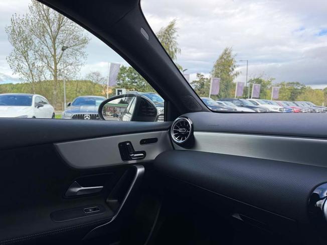 MERCEDES-BENZ A Class Photo 31