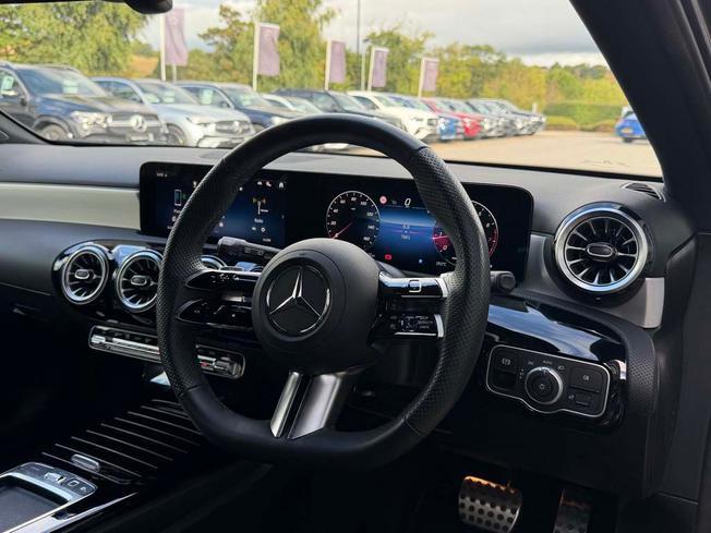 MERCEDES-BENZ A Class Photo 40