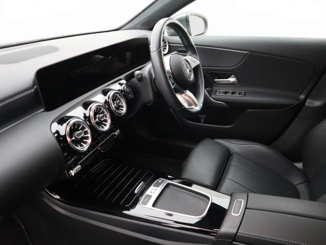 MERCEDES-BENZ A Class Photo 3