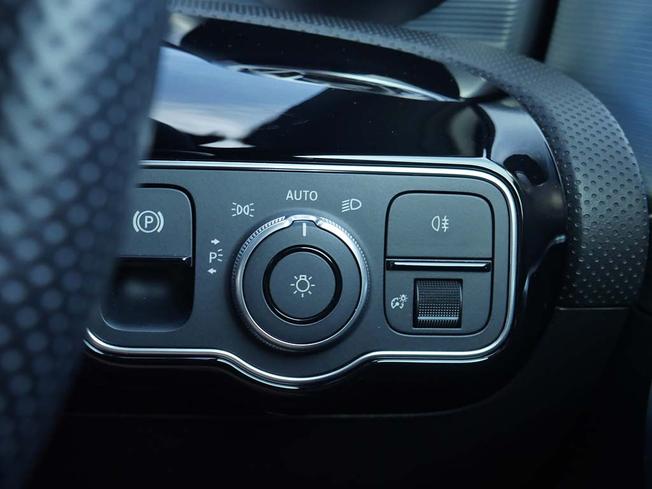 MERCEDES-BENZ A Class Photo 16