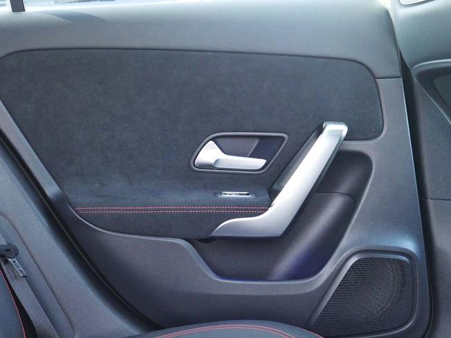 MERCEDES-BENZ A Class Photo 38