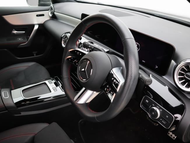 MERCEDES-BENZ A Class Photo 11