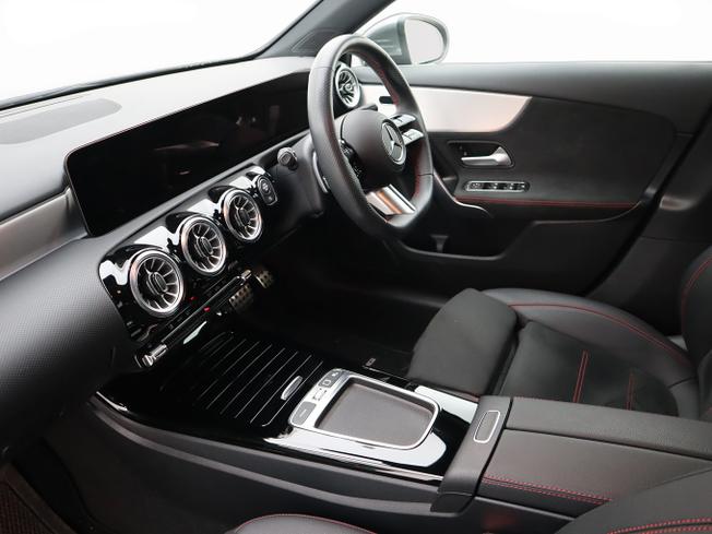 MERCEDES-BENZ A Class Photo 15