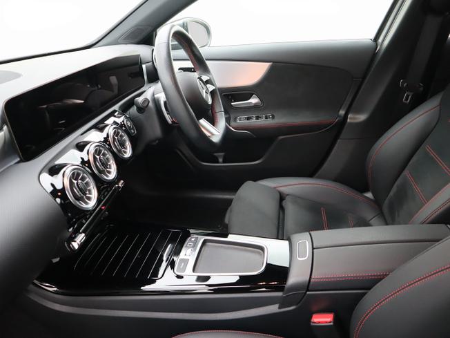 MERCEDES-BENZ A Class Photo 3