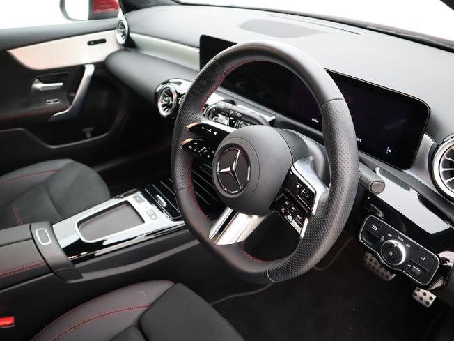 MERCEDES-BENZ A Class Photo 11