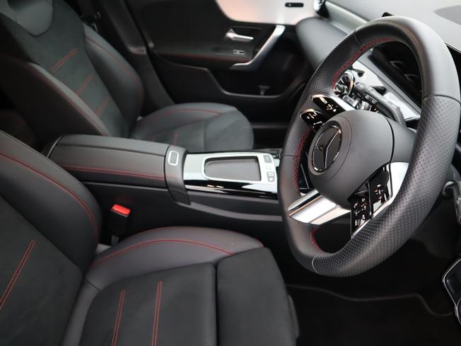 MERCEDES-BENZ A Class Photo 13